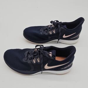 Women’s Nike in season tr8 running shoe Sz 9